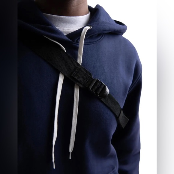 NWOT Hershel Heritage Shoulder Bag | Maroon - Picture 4 of 9